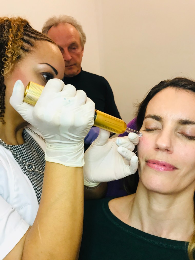 308D280C-5542-41AA-B17A-2ECD8C968F24_1_201_a